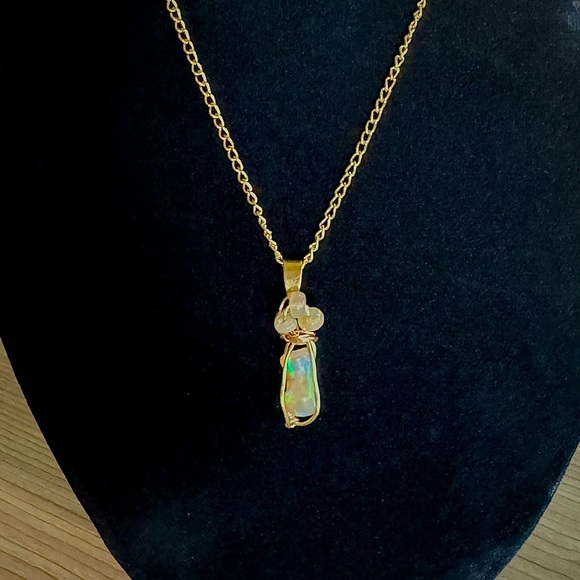 Enchanting Mini Opal Necklace - Picture 2 of 11
